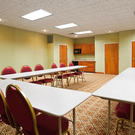 Holiday Inn Express Hotel & Suites Goshen By Ihg Buitenkant foto