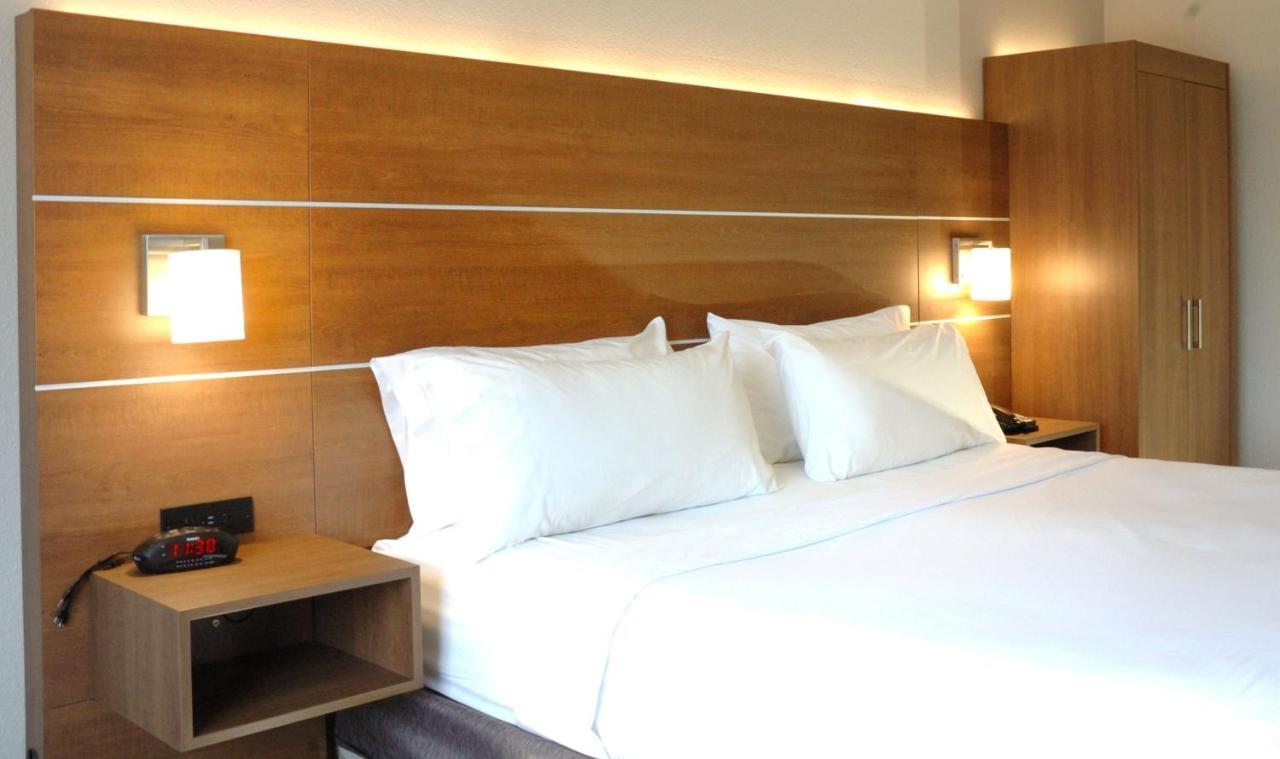 Holiday Inn Express Hotel & Suites Goshen By Ihg Buitenkant foto