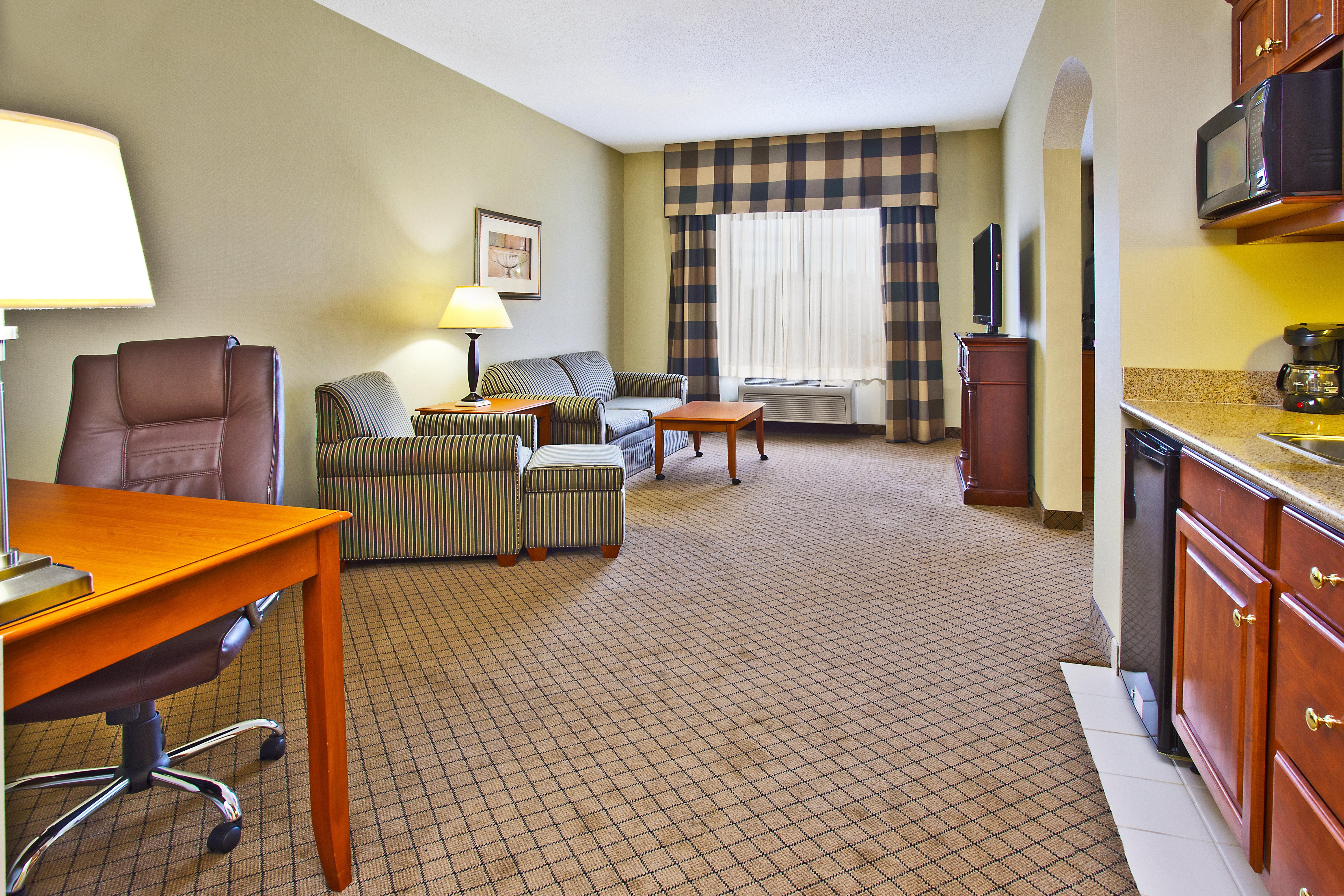 Holiday Inn Express Hotel & Suites Goshen By Ihg Buitenkant foto