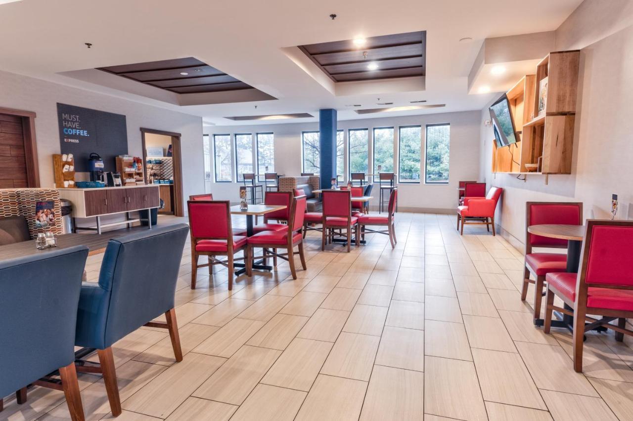 Holiday Inn Express Hotel & Suites Goshen By Ihg Buitenkant foto