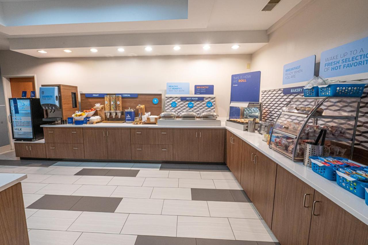 Holiday Inn Express Hotel & Suites Goshen By Ihg Buitenkant foto