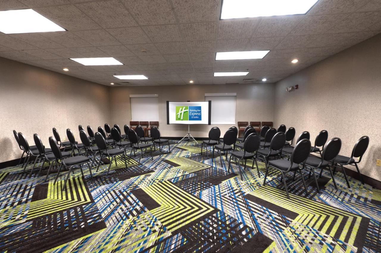 Holiday Inn Express Hotel & Suites Goshen By Ihg Buitenkant foto