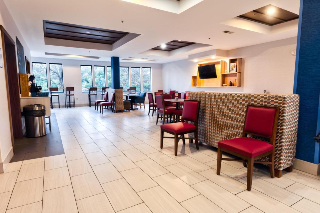 Holiday Inn Express Hotel & Suites Goshen By Ihg Buitenkant foto