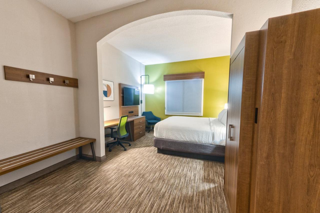Holiday Inn Express Hotel & Suites Goshen By Ihg Buitenkant foto