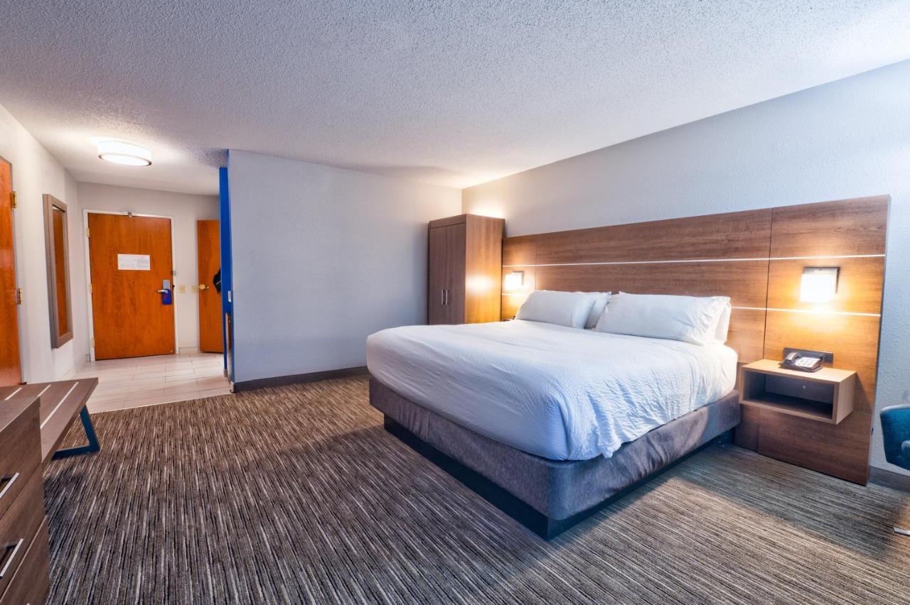 Holiday Inn Express Hotel & Suites Goshen By Ihg Buitenkant foto