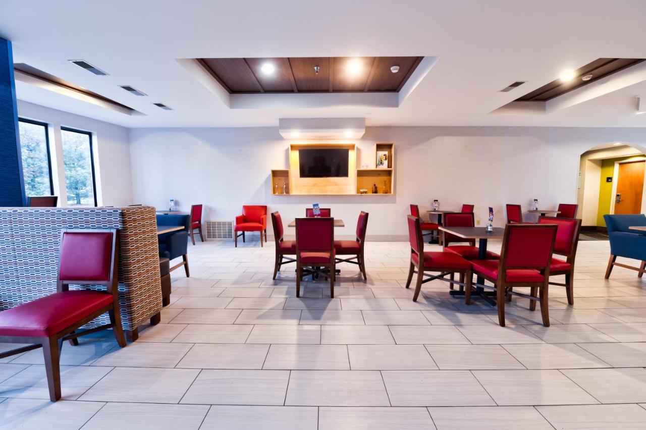 Holiday Inn Express Hotel & Suites Goshen By Ihg Buitenkant foto