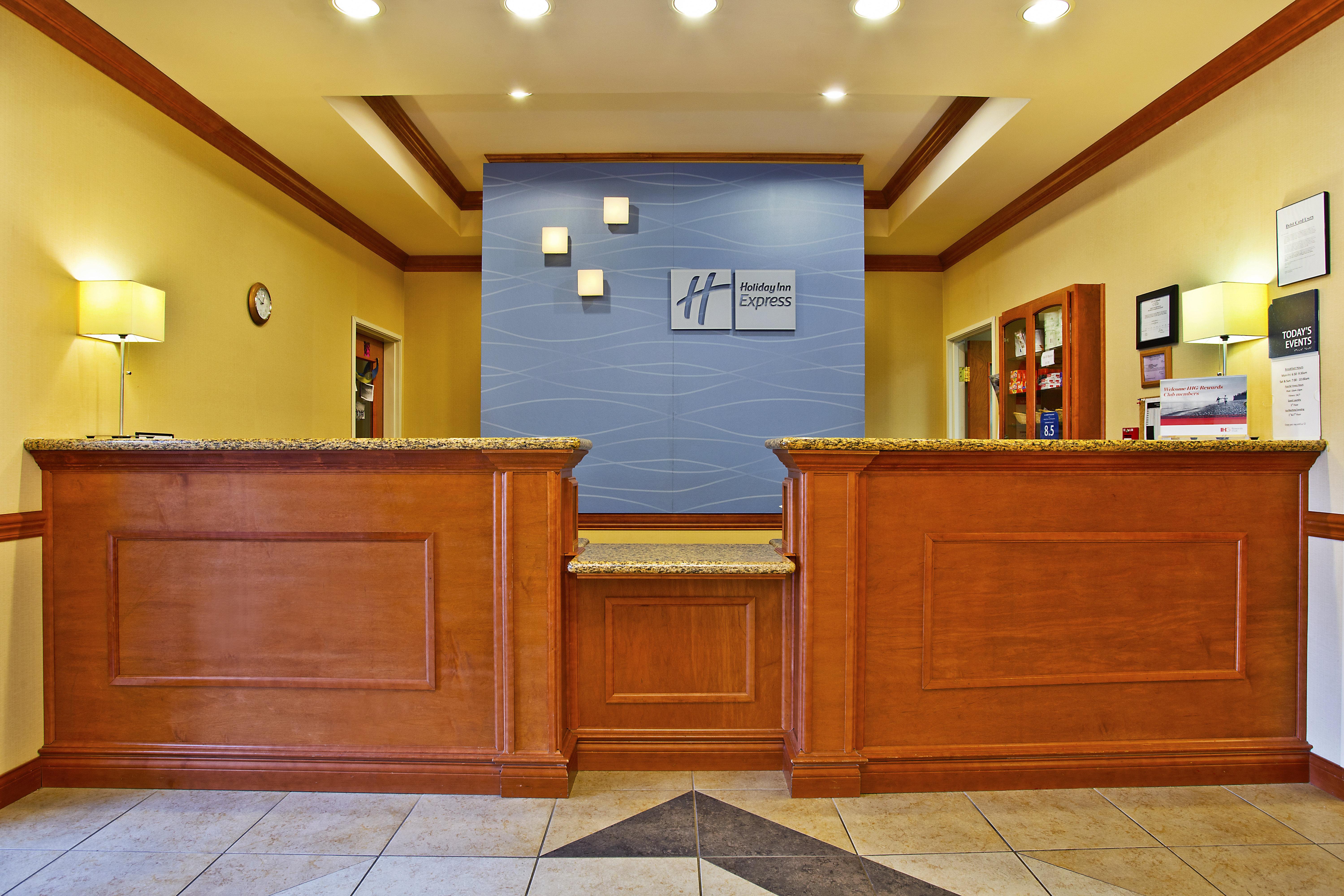Holiday Inn Express Hotel & Suites Goshen By Ihg Buitenkant foto