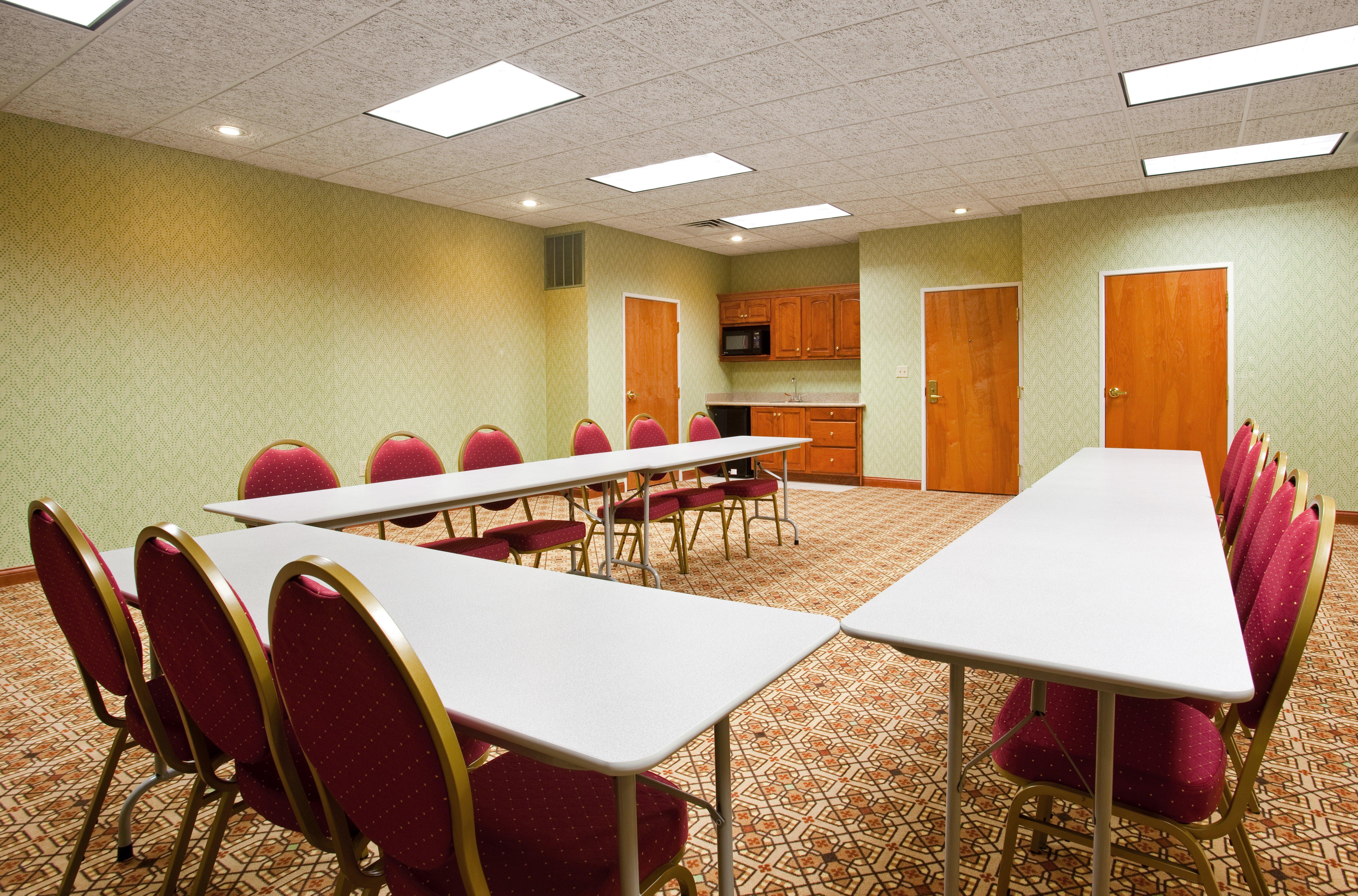 Holiday Inn Express Hotel & Suites Goshen By Ihg Buitenkant foto