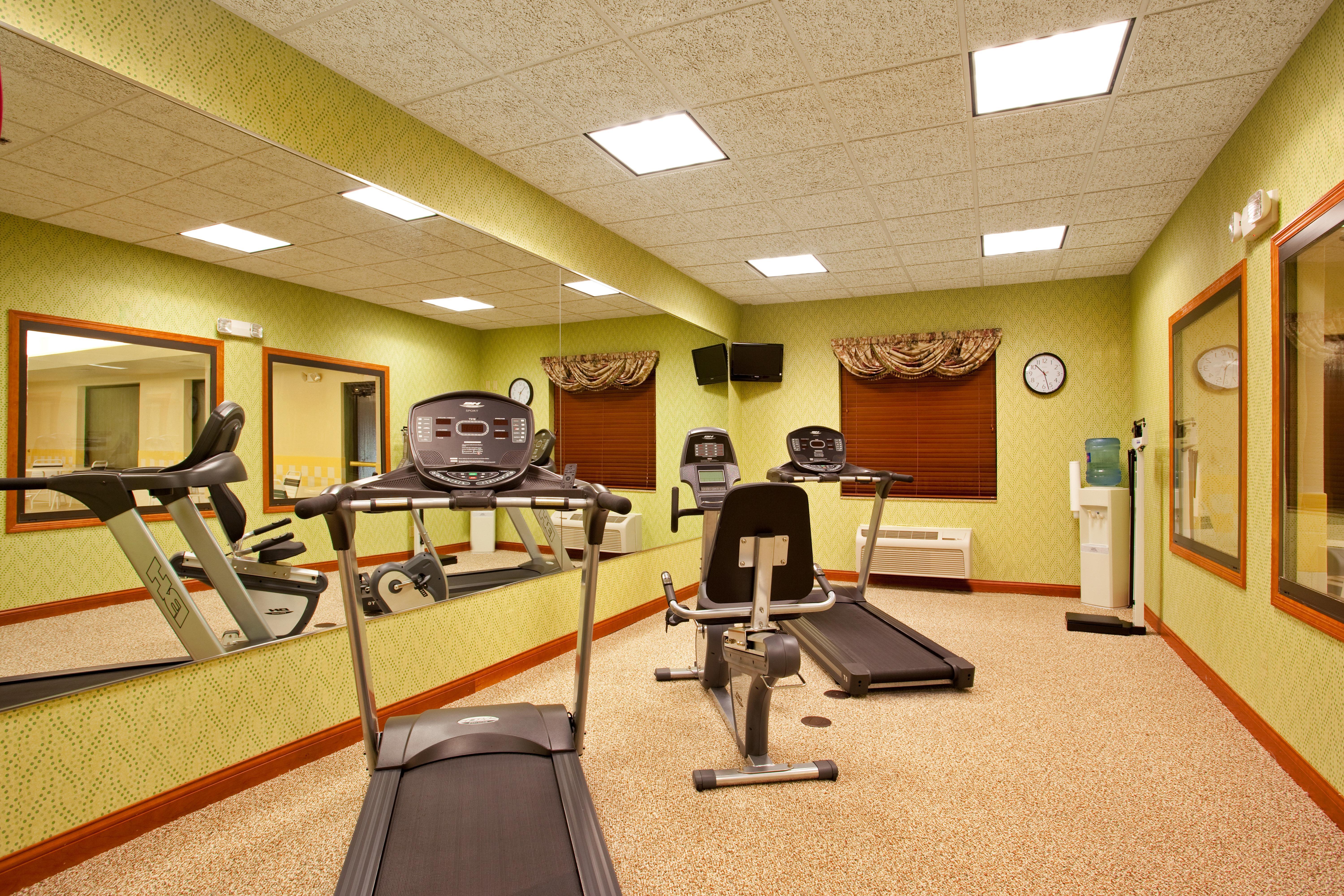 Holiday Inn Express Hotel & Suites Goshen By Ihg Buitenkant foto